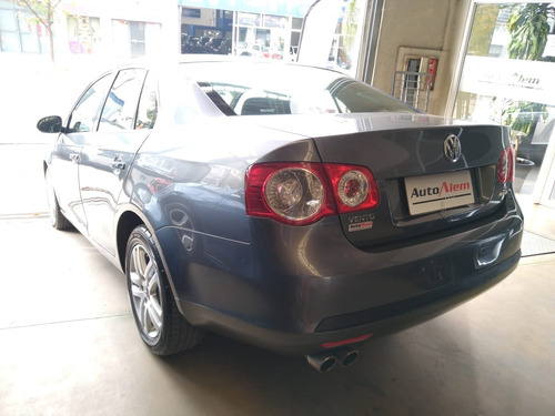 Imagen 6 de 7 de Volkswagen 2.5 Advanced Dsg Modelo 2010