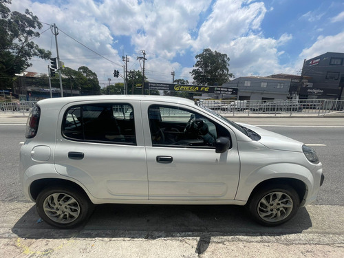 Fiat Uno Uno Attractive 1.0 8V (Flex) 4p