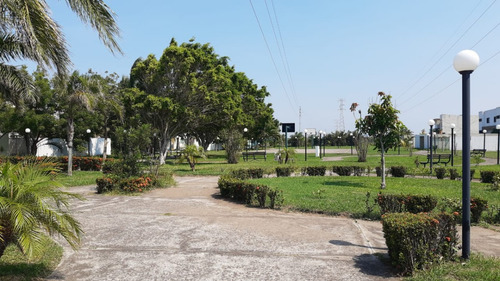 Casa En Venta En Veracruz. Con 4 Recamaras. Fracc. Las Palmas.