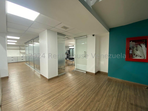 Local Comercial En Venta Urb Las Mercedes. Ideal Para Sede De Empresa O Negocio.atencion Al Publico.administracion. 24-26995gm