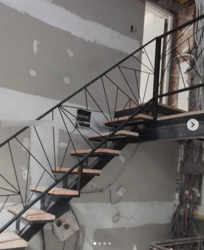 Escaleras De Hierro Y Madera