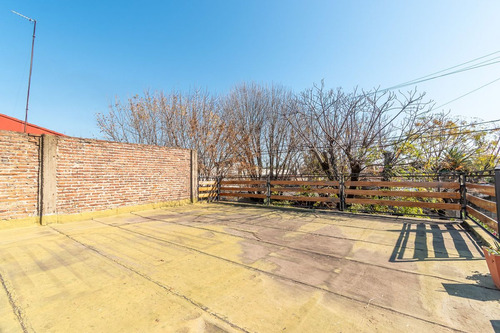 Venta Casa 4 Ambientes Con Terraza Propia, Wilde.