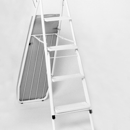 Imagen 5 de 6 de Tabla De Planchar Höllsen Con Tender Y Escalera. Todo En Uno