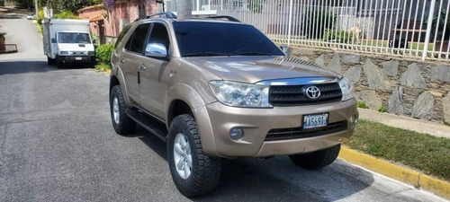 Imagen 2 de 8 de Toyota Fortuner 2012