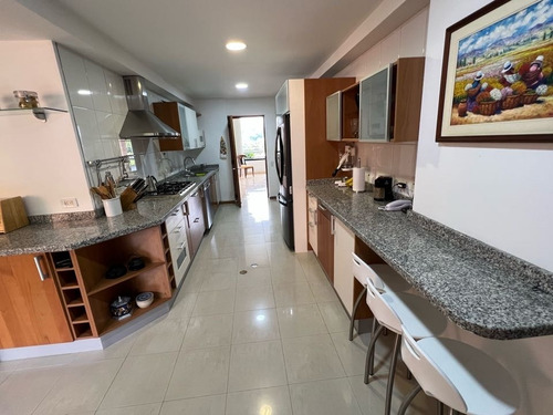 Imagen 17 de 18 de Alquilo Apto 380m2 5h/6b/3p Vista Colinas De Valle Arriba 8379