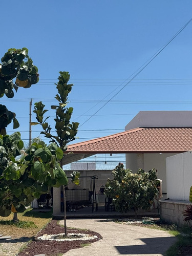 Casa En Renta Chulavista Iii, Queretaro. 3 Rec, 3 Baños, Privada Con Alberca