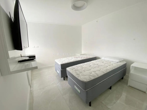 Apartamento De 3 Dormitorios En Venta En Miami Boulevard, Punta Del Este.