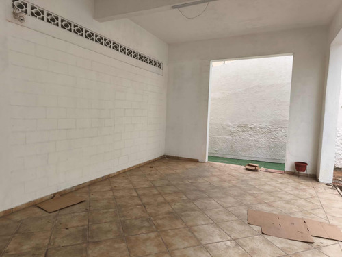 Galpão Comercial Aprox 200m2 Com 2 Banho, Copa, Escritório
