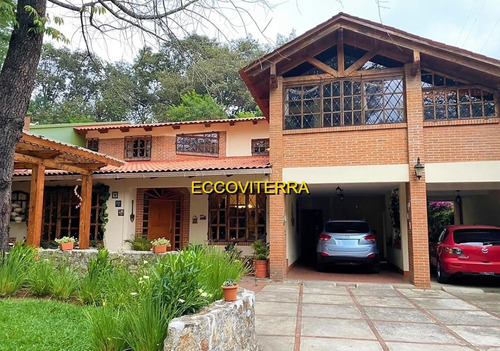 Vendo Hermosa Casa, Amplio Jardin, Excelente Ubicación, Sector De Alta Plusvalia