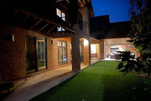 Excelente Casa De Estilo Inglés- Cancha De Golf