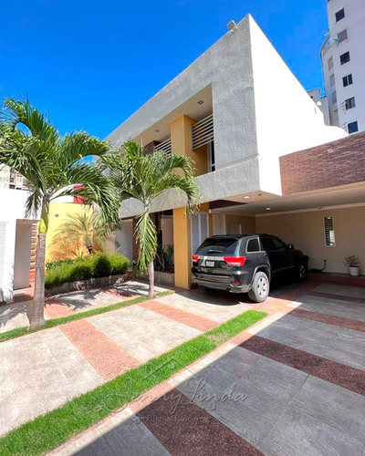 En Venta Hermosa Casa Con Piscina 410 M² Urb. San Jacinto Maracay Aragua