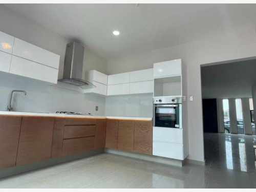 Imagen 3 de 9 de Casa Sola En Venta Las Lomas Residencial