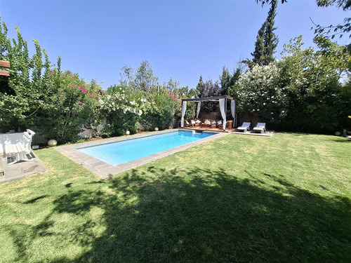Casa En Arriendo De 4 Dorm. En Lo Barnechea