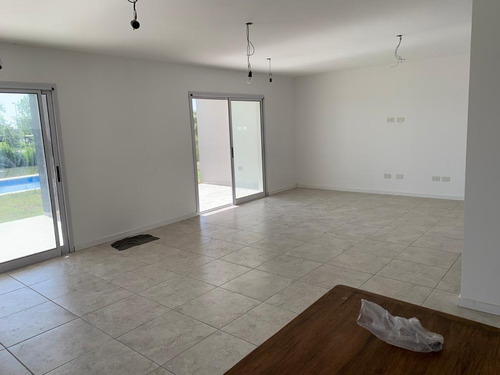 Excelente Casa A La Laguna Con Pileta En El Canton, Puerto