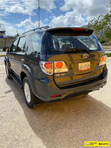 Toyota Fortuner Automática