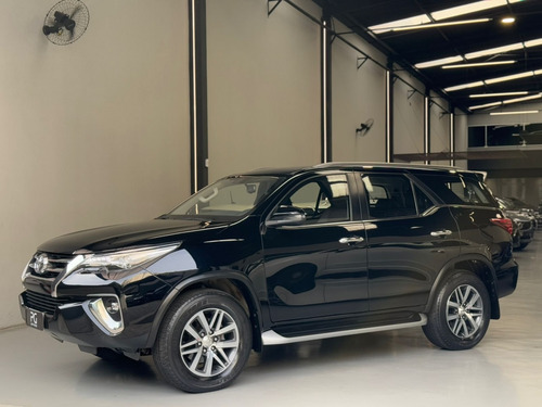 Toyota Hilux SW4 2.8 SRX 4X4 7 LUGARES 16V TURBO INTERCOOLER DIESEL 4P AUTOMÁTICO