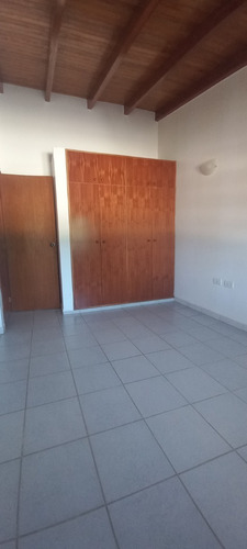 Imagen 10 de 12 de Linda, Cómoda Y Amplia Casa Ideal Para Vivir O Vacacional En Juangriego #2916