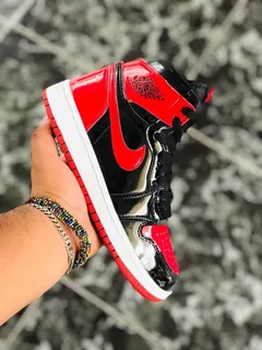 Tenis Air Jordan 1 Retro High Charol Rojos Con Negro