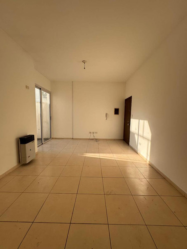Alta Cordoba, 1 Dormitorio Con Patio, Cocina Separada - A Metros De La Plaza