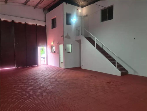 Local En Unión - Galpón , Depósito, Garaje, Terreno, 750 M2 , Padrón Único!!! Imperdible!!! A 10 Min De Tres Cruces. Lugar Para 40 Autos!!!!