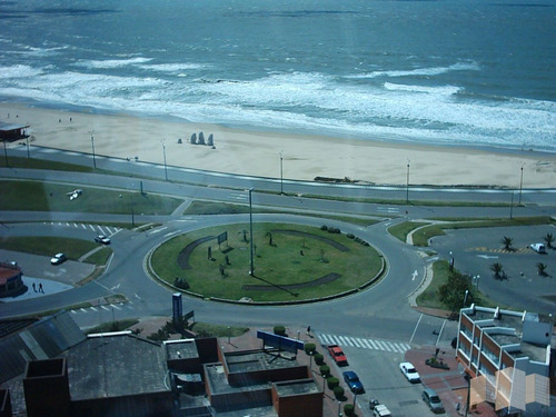 Imagen 13 de 26 de Frente A La Playa