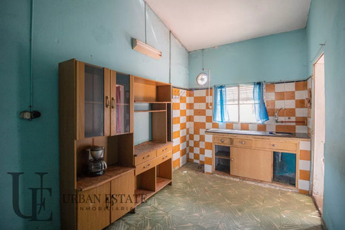 Venta Casa 2 Dormitorios + Apartamento De Servicio, En Pando