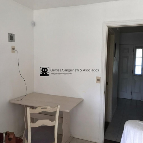 Casa Prolija Y Amplia, Con Ubicación Tranquila- Ref: 1610