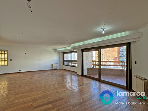 Piso Entero En Nueva Córdoba De 3 Dormitorios En Suite Mas Dep De Servicio 210 M2