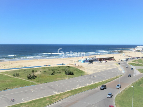 Imagen 2 de 12 de Venta Apartamento 3 Dormitorio, Playa Brava, Punta Del Este