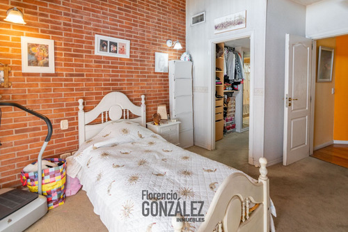 Casa De 5 Ambientes Con Cochera Y Jardin En Lugano