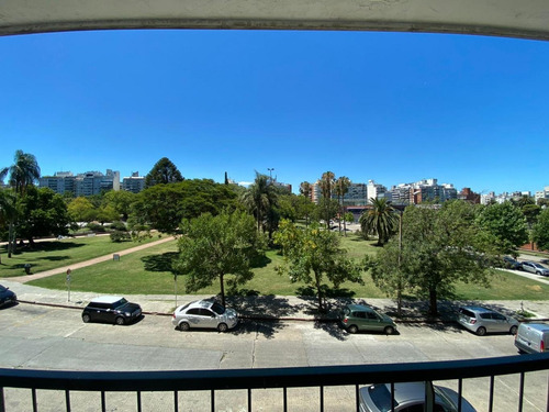 Venta De Apartamento 3 Dormitorios, 2 Garages En Villa Biarritz.