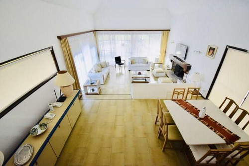 Casa En Venta De 4 Dormitorios En Lugano