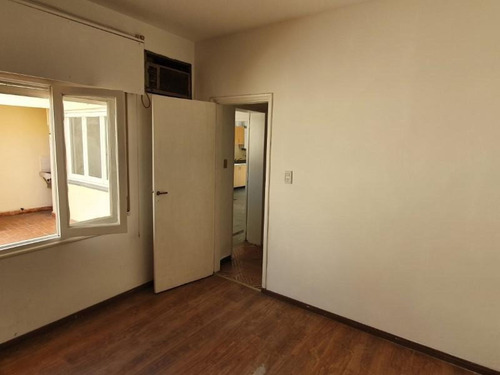 Comodo Departamento, Dos Dormitorios, Patio Con Parillero, Balcon, Sin Expensas !