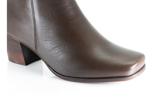 Imagem 3 de 8 de Bota Feminina Bico Quadrado Couro Tamanho Especial Até 43