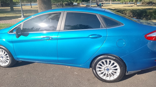 Imagen 6 de 16 de Ford Fiesta Kinetic Design 2018 1.6 Sedan Titanium Excelente