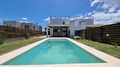 Casa Con Piscina - 30 Mts De La Playa - Vista Al Cerro Y Al Mar