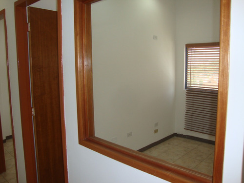 Imagen 9 de 14 de Oficina De 50 Mts2, Área De Recepción ,3 Cubículos, 1e - 1b