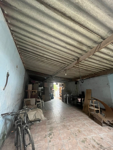 Casa Com 3 Quartos, 2 Banheiros E Vaga Para Até 2 Veículos