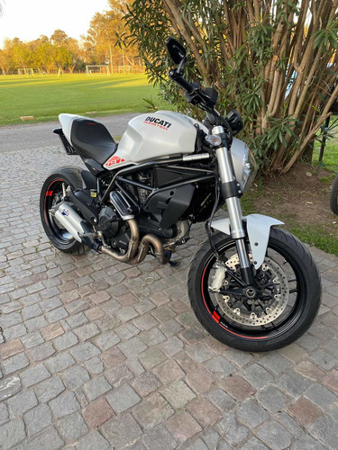 Imagen 2 de 8 de Ducati Monster