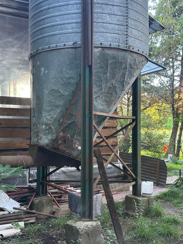 Silo De 9 Toneladas, Usado , Necesita Un Poco De Reparación. (Usado)