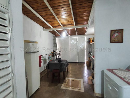 José Trivero Vende Hermosa Casa Ubicada En Excelente Zona De Cabudare, Cuenta Con Tanque Subterraneo