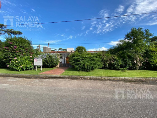Imagen 20 de 20 de Venta Casa En Playa Mansa, 4 Dormitorios, Piscina, Financiación