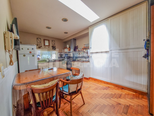 Venta Casa En Lote Propio 6 Ambientes Quincho Jardin Garage