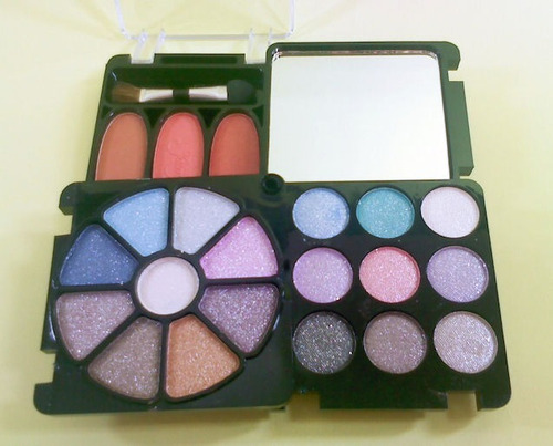 Imagem 2 de 3 de Maquiagem Jasmyne V616-2 Com 18 Sombras + 3 Blush Novo