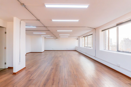 Impecable Oficina Planta Libre, 125 M2, Metro Los Leones