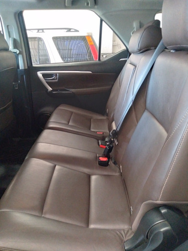 Imagen 9 de 13 de Toyota Sw4 2016 2.8 Srx 177cv 4x4 7as
