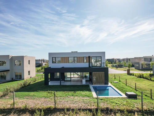 Imagen 4 de 30 de Casa En Venta De 4 Dormitorios, A Estrenar En Barrio Los Ceibos, Puertos Del Lago