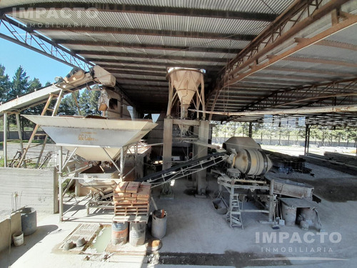 En Venta Fracción Industrial Con Mejoras Maximo Paz