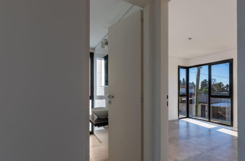 Duplex Venta -2 Dormitorios Y Cochera -estrenar -240 Mts 2 - Barrio Gambier