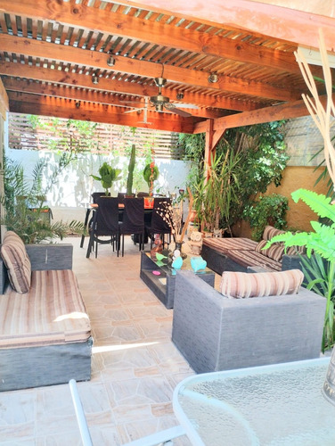 Casa De Tres Niveles En Condominio! Descuento En Comision